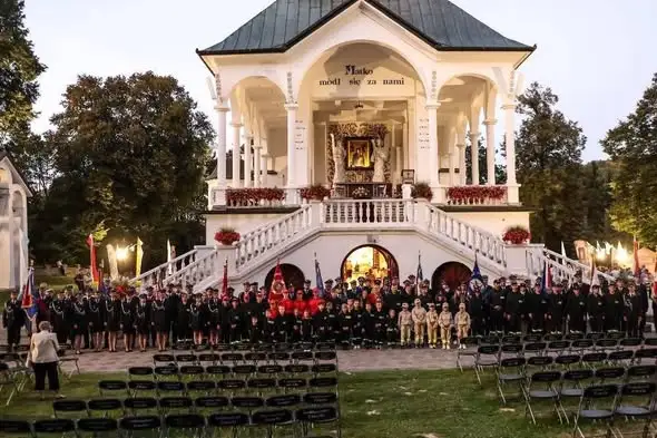 Święto Służb Mundurowych w Zawadzie – strażacy z Gminy Dębica na uroczystej mszy