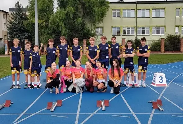 Mistrzostwa Powiatu w Lekkiej Atletyce w Dębicy: uczniowie SP nr 5 z medalami i awansami do finału wojewódzkiego
