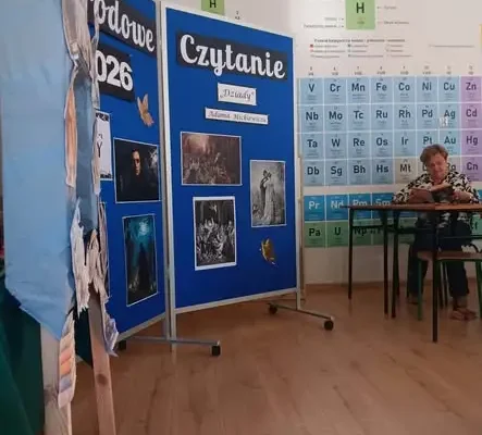 Narodowe Czytanie w Pustkowie: Uczniowie wcielili się w bohaterów „Dziadów”