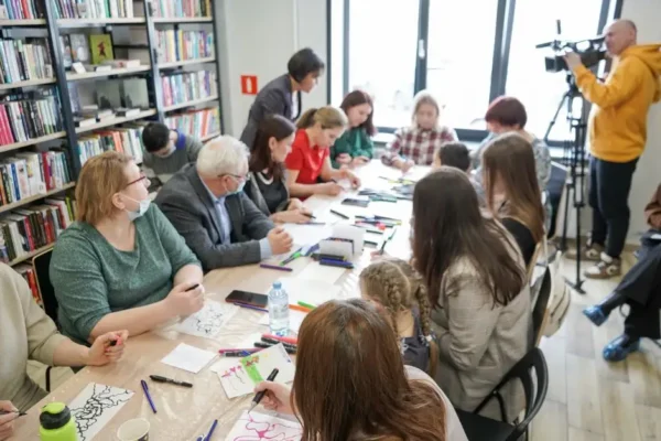 Pierwszy tydzień „Wakacji z Biblioteką” za nami – dzieci poznawały słowiańskie opowieści