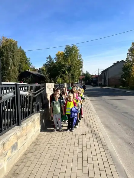 Rajd klas 2 do Leśniczówki – dzień pełen wrażeń i dobrej zabawy