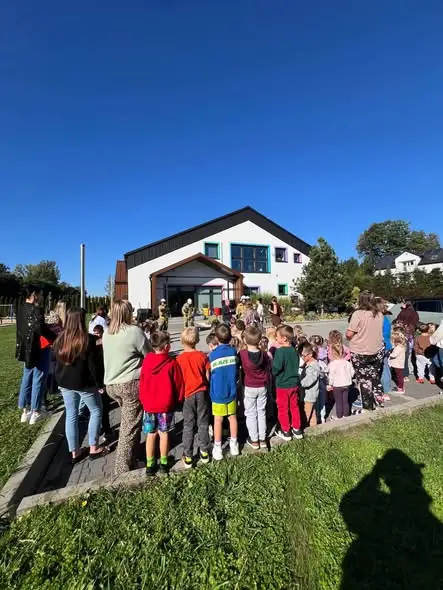 Próbna ewakuacja i lekcja pierwszej pomocy w przedszkolu w Jodłowej