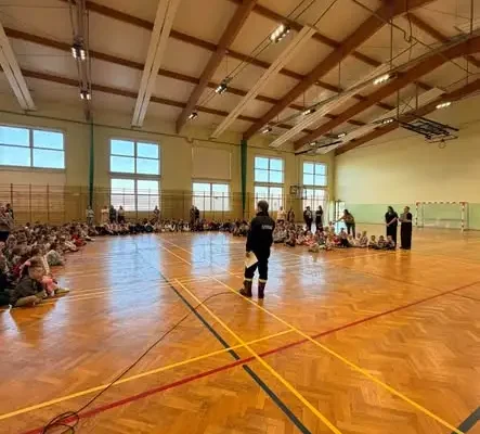 Próbna ewakuacja w Szkole Podstawowej w Żyrakowie z udziałem druhów OSP