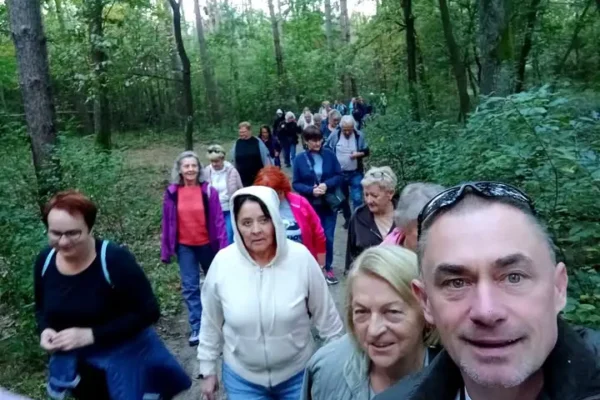 Seniorzy z Dębicy odkrywali grzyby w lasach Nadleśnictwa Dębica