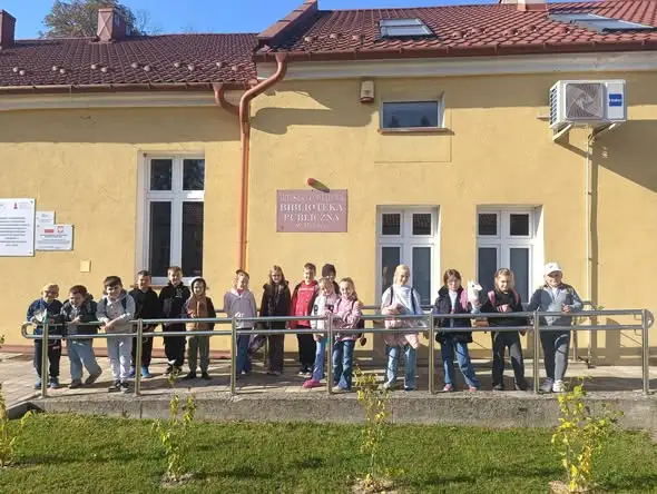 Dębica: Drugoklasiści z Trójki świętowali Dzień Głośnego Czytania w bibliotece