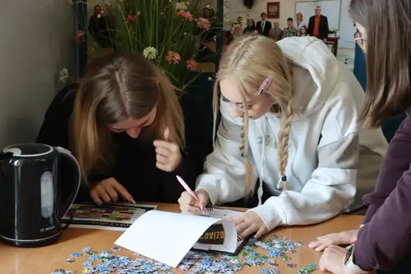 Pilzno: Uczniowie na tropie „Dziadów” – literacka gra terenowa w szkole