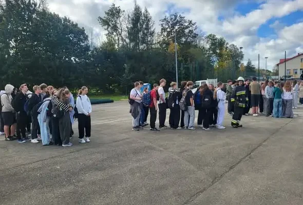 Próbna ewakuacja w Liceum w Jodłowej – sprawnie i zgodnie z procedurami