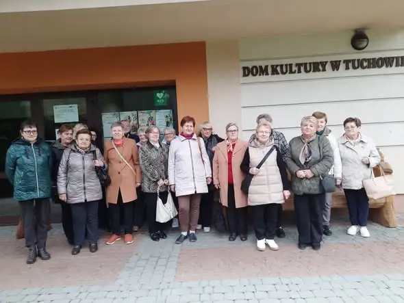 Seniorzy z gminy Jodłowa wspólnie na filmie „Lalka” w Tuchowie