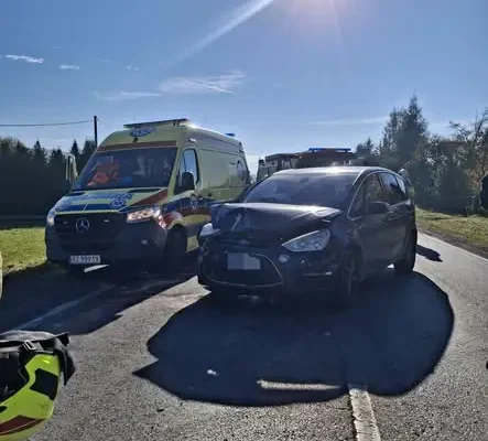 Wypadek na DK73 w Bielowach – akcja służb ratunkowych