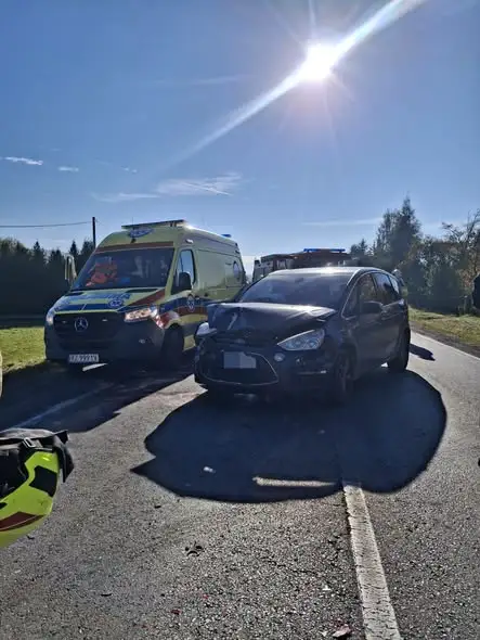 Wypadek na DK73 w Bielowach – akcja służb ratunkowych