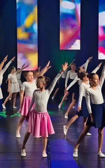 Młodzi tancerze z Gminy Czarna na jubileuszu 50-lecia Zespołu EKROL