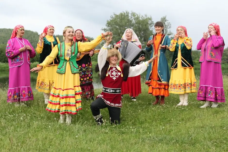Wesele Krzemienickie: przymierz strój ludowy w interaktywnym lustrze
